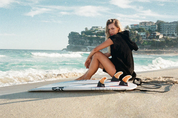 Load image into Gallery viewer, M&amp;S Hooded Surf Towel - Wetsuit Changing Poncho - Velvet / Terry Cotton - Models and Surf
