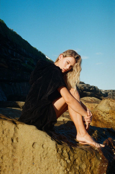 Load image into Gallery viewer, M&S Hooded Surf Towel - Wetsuit Changing Poncho - Velvet / Terry Cotton - Models and Surf
 Load image into Gallery viewer, M&S Hooded Surf Towel - Wetsuit Changing Poncho - Velvet / Terry Cotton - Models and Surf