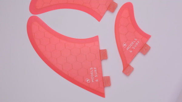 Load and play video in Gallery viewer, Surfboard Fins - The Twin Fluo - 2 + 1 / Honeycomb
